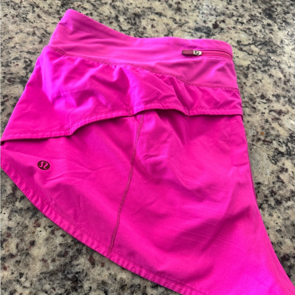 Lululemon Athletica Hotty Hot shorts 2.5